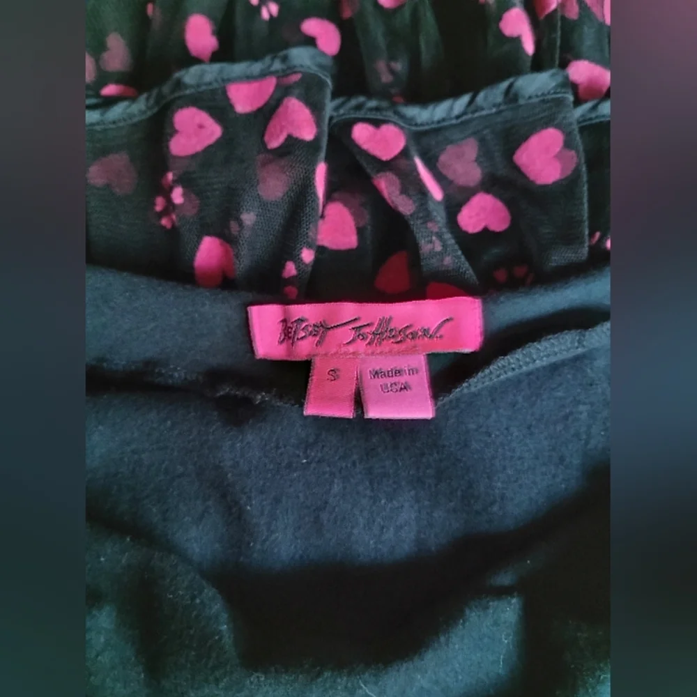 VINTAGE Betsey Johnson Black Dress w/Ruffles & Velvet Pink Hearts •SIZE SMALL 💕 - Picture 4 of 8